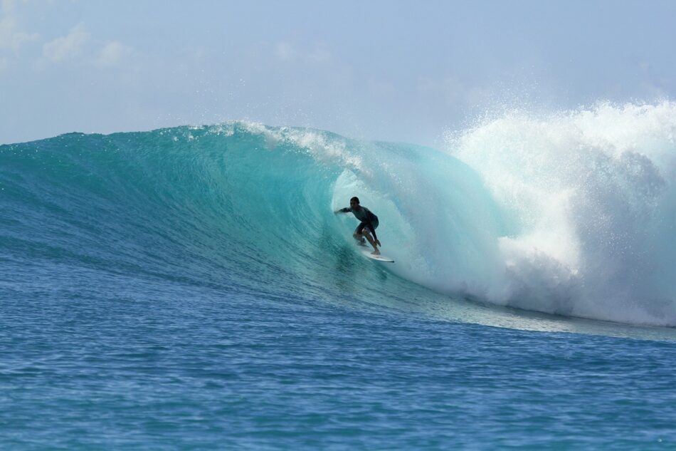 Escape Winter in New Smyrna Beach 1 surfing 2686393 1280 950x633 1