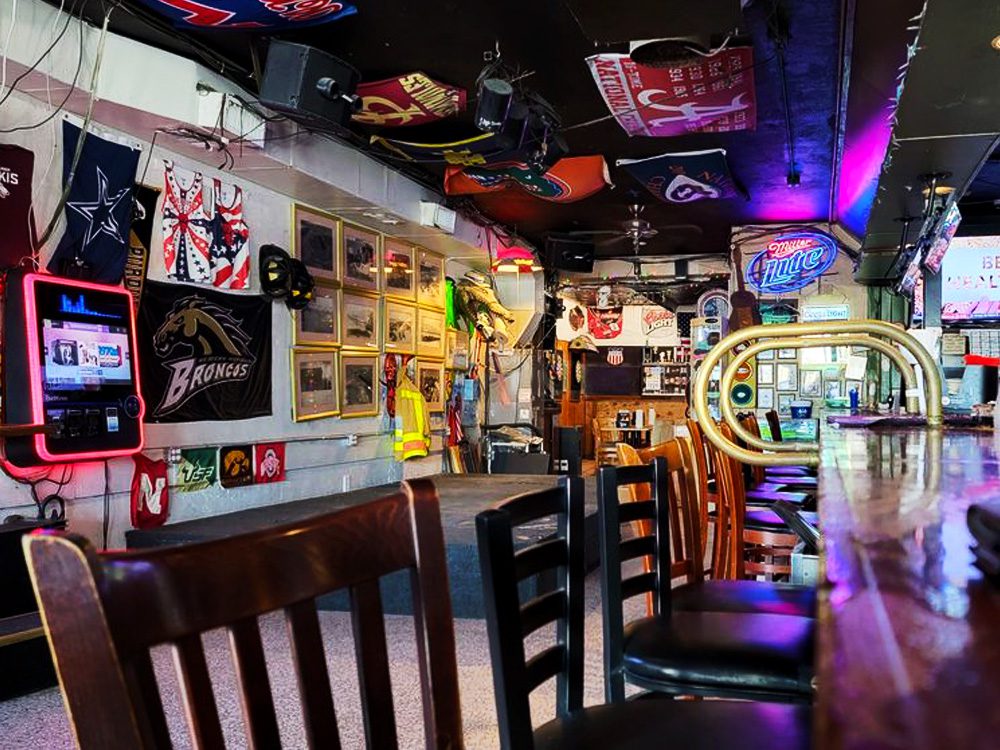 peanuts restaurant and sports bar wider